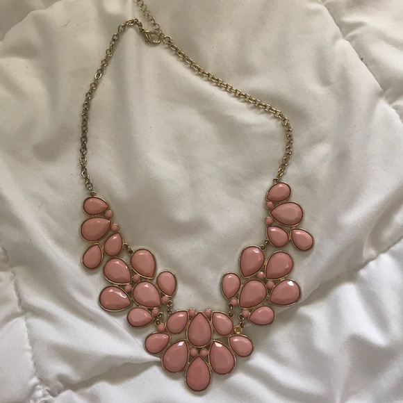 Jewelry - Light pink statement necklace